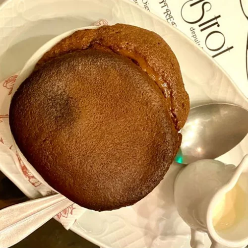 To «Le Petit Bistrot» ανοίγει διά χειρός Lucien